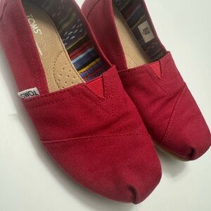TOMS Women's Bold Red Canvas Loafers 7.5